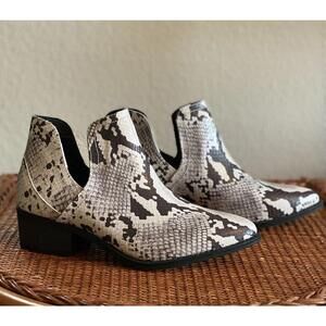 Madden Girl Snakeskin Python Print Ankle Booties Boots G-Nite Size 6.5